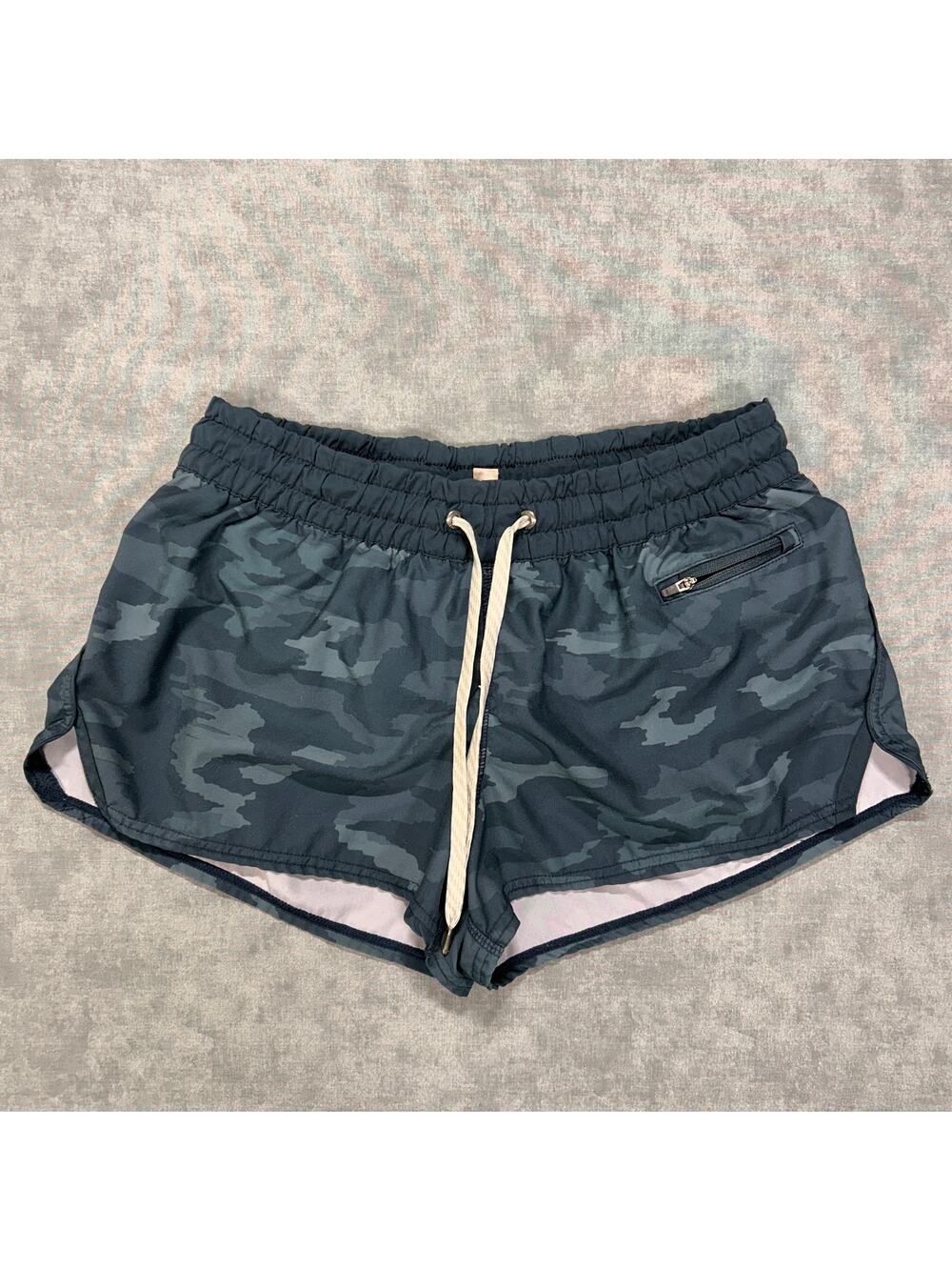 Vuori Clementine blue camo lined athletic workout training 2in shorts womens M